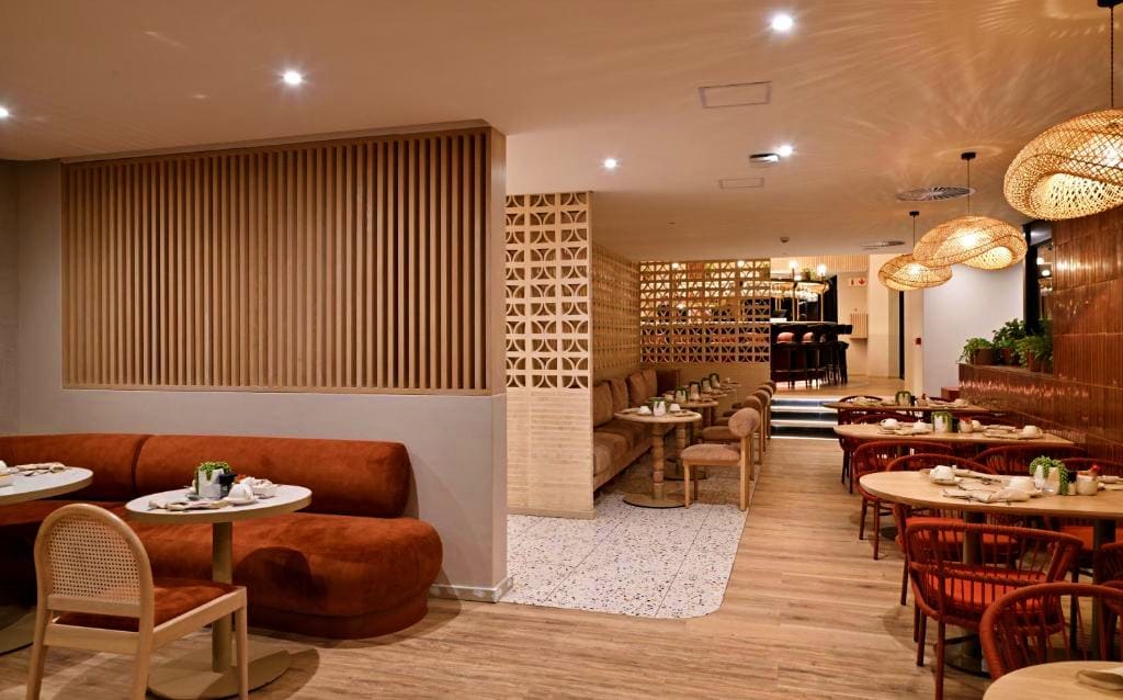 4* City Lodge Hotel Victoria & Alfred Waterfront or similar